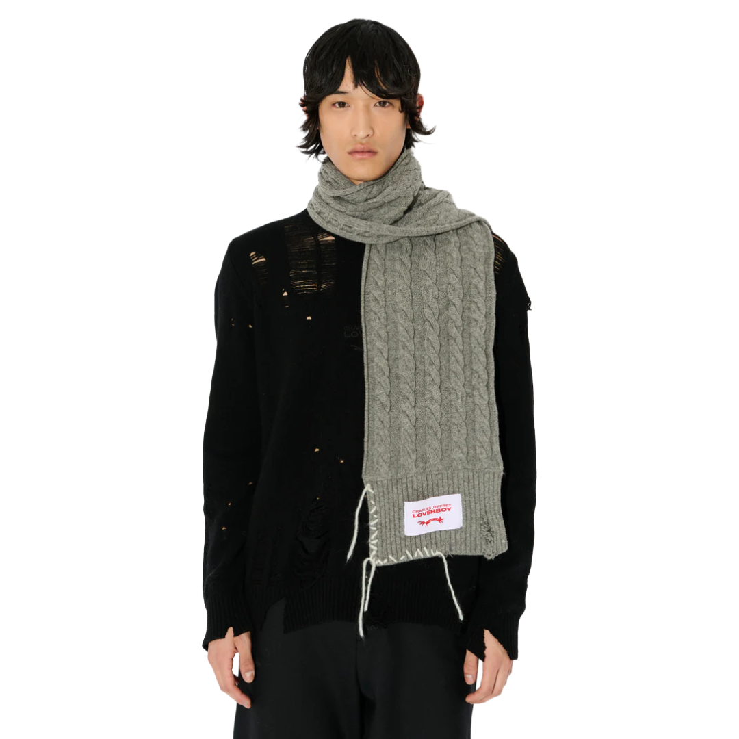 CABLE KNIT SCARF IN GREY