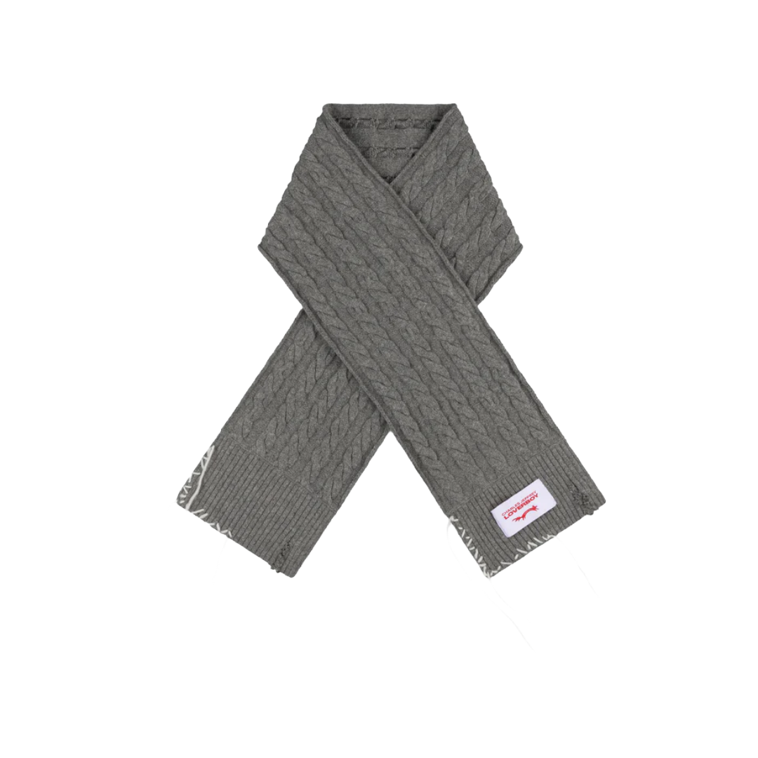 CABLE KNIT SCARF IN GREY