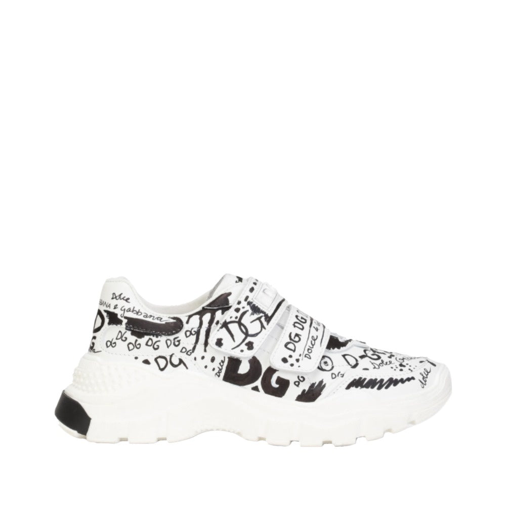 DOLCE & GABBANA KIDS NAPPA LEATHER DAYMASTER SNEAKERS WITH GRAFFITI PRINT NERO-WHITE