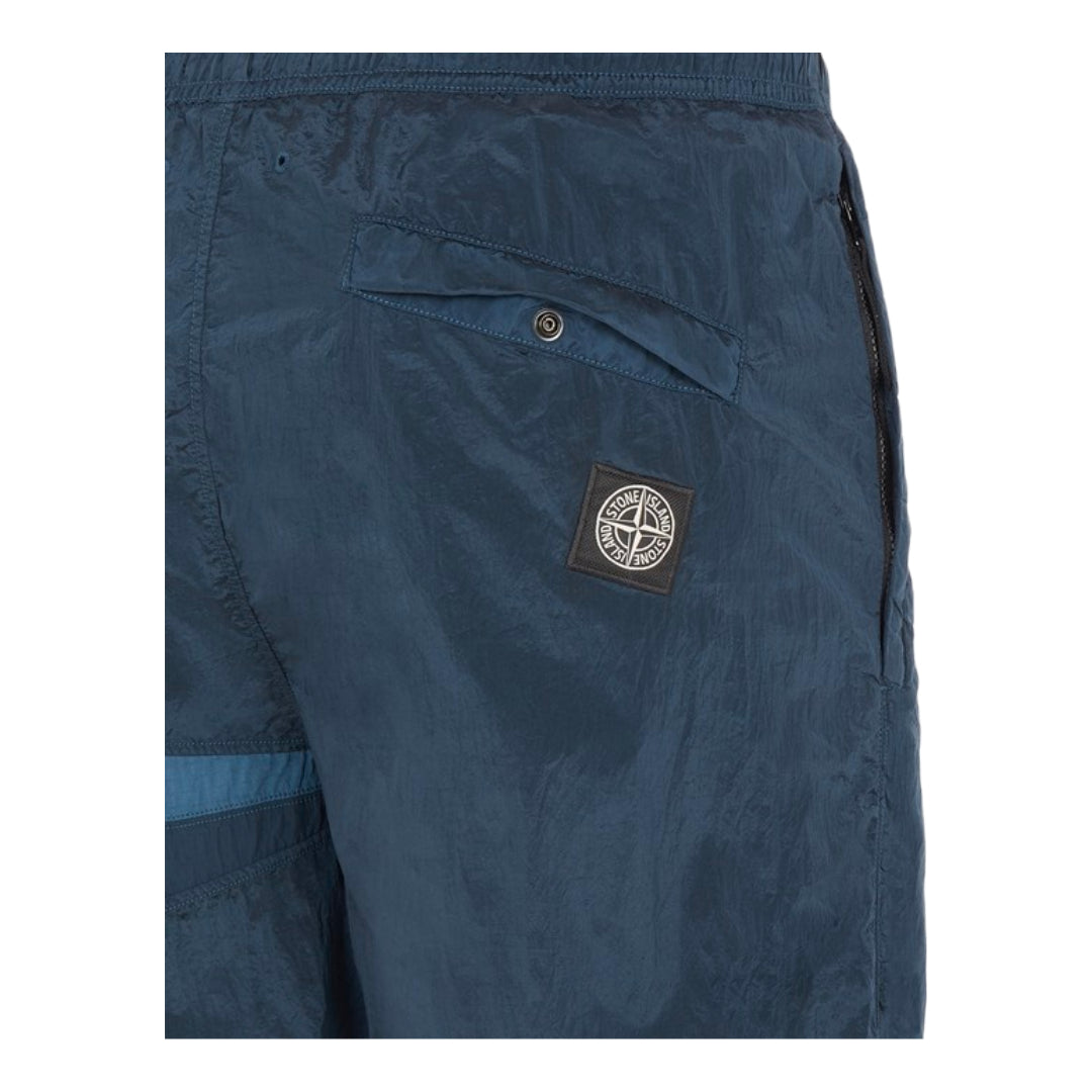 STONE ISLAND NYLON METAL IN ECONYL® REGENERATED NYLON_ STAR INLAY_ GARMENT DYED SHORT OVIO BLUE